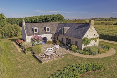 Beautiful family house with a huge garden by the beach