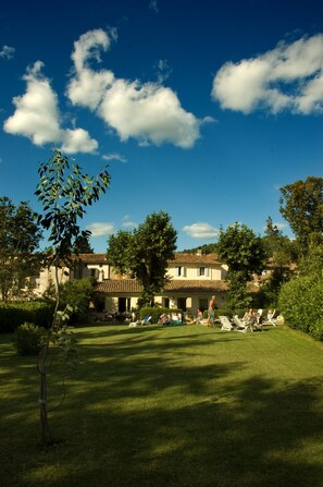 Vue du bout du jardin
