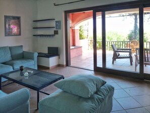 Patio & Main entrance - LivingRoom with sea view
