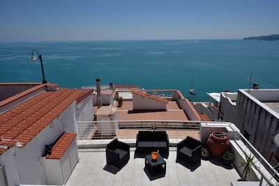 La casa de geko, entre las estrellas y el mar