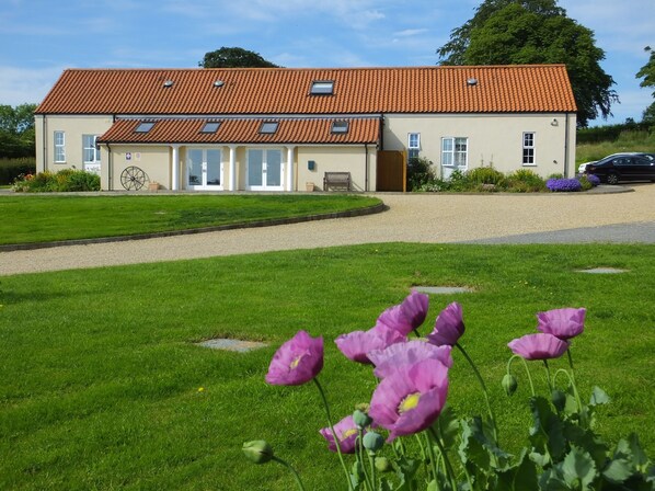 Welcome to Laura's Loft  at Greetham Retreat a superb apartment just for couples