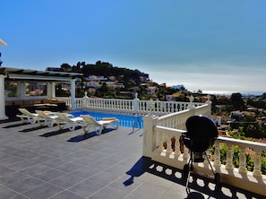 The very spacious terrace enjoys all day sunshine