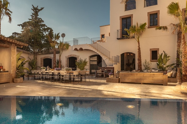 A courtyard view of the villa and infinity pool