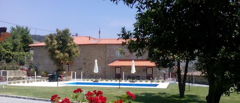 Jardim, vista piscina