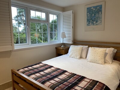 Lavender Cottage 5* family & wheelchair friendly, tennis court beautiful grounds