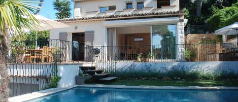 No3's lawned pool terrace with lavender beds