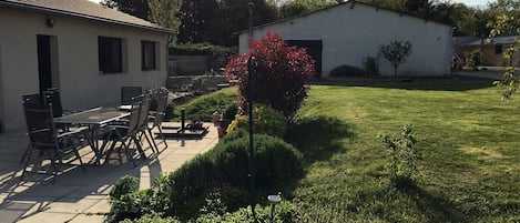 La maison et sa terrasse