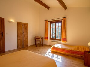 L'Oubradou, the master bedroom