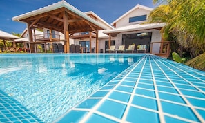 Views from the edge of the pool will make it hard to leave the house.