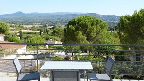 Terrasse panoramique vue Ste Victoire et plaine de la Durance