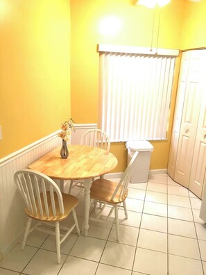 Eat in kitchen