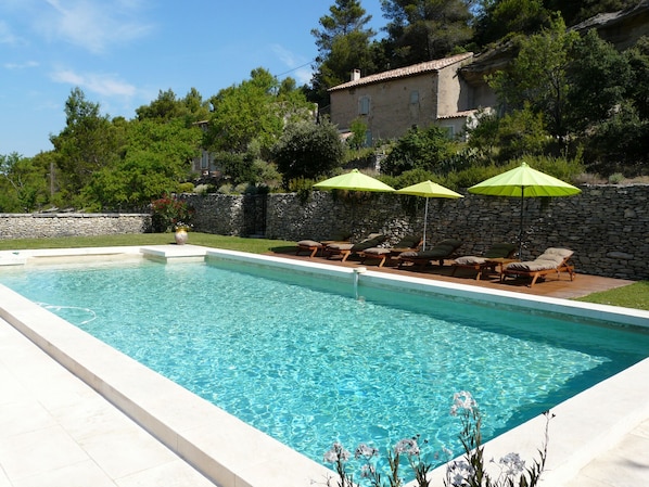Location vacances LACOSTE mas à louer pisicne