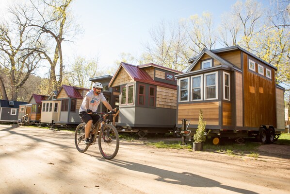 A TINY Getaway minutes from Rocky Mtn Nat'l Park
