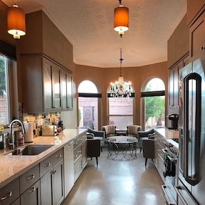 Kitchen with bay windows & conversation area