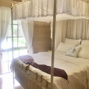 Four Poster Bed in Main Bedroom 