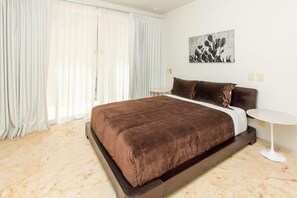 Bedroom 1: Relax in our comfortable double bed