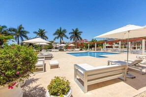 Common area pool at Magia!
