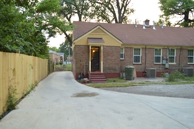 AWESOME EVENT HOME near Football Stadium, Family Gatherings in Midtown