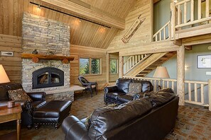 Great Room Living Room With VIEWS Of Mountains