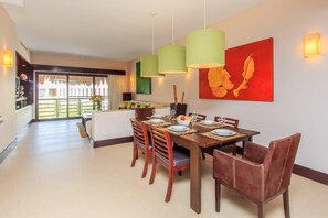 Open the balcony doors & let the breeze flow through this gorgeous space!
