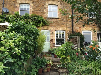 Quiet s/c cottage with garden 5 minutes walk to the centre of Uppingham