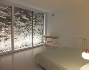 „LA TIMPA“ Zimmer mit Blick auf den Felsen