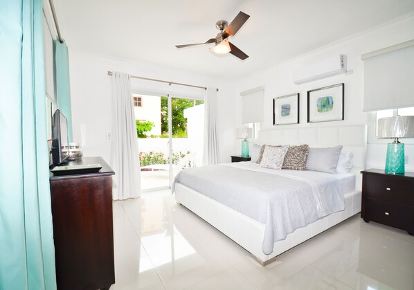Master Bedroom with King Size bed and access to private front terrace