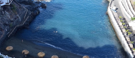 Playita y vistas al océano