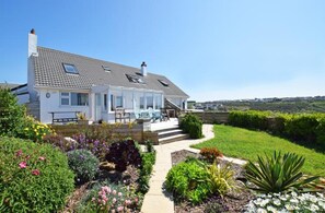 Fully enclosed garden and decking 