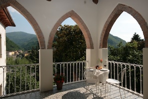 The loggia at Villa Rosalena