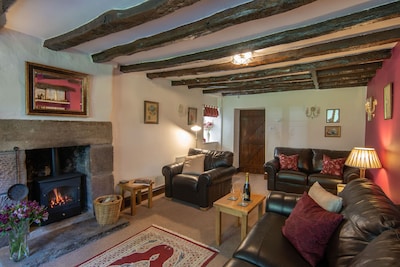 Candlelight Cottage, Litton. Superb walks and excellent pub. 5 star GOLD luxury.