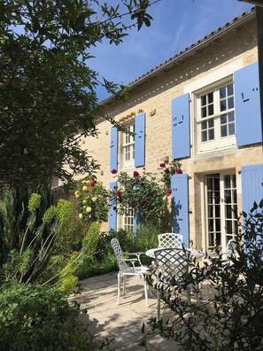 Sunny front patio garden - perfect for breakfast