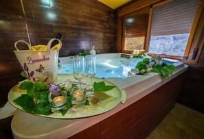Indoor spa tub