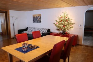 with dining table, drawing and game table, TV and fold-out sofa (bed for 6th person).