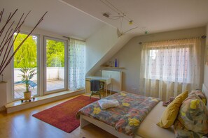 Schlafzimmer mit Terrasse