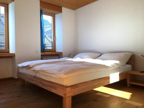 bedroom king size bed