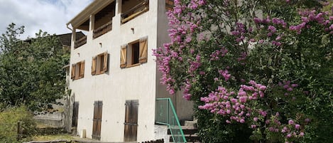 La maison vue du second Jardin