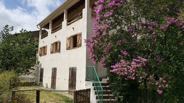 La maison vue du second Jardin