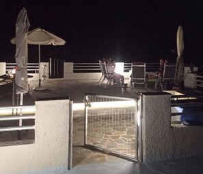 Dachterrasse am Abend
