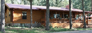 front view of the best log home in Angel Fire