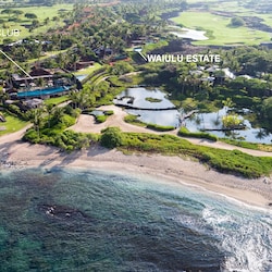 IT IS A 2-MIN WALK TO THE BEACH AND KUKIO BAY!