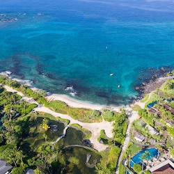 BEACH IS A 2-MINUTE WALK AWAY!