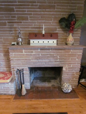 Decorative fireplce