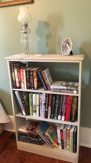 The 2nd bookshelf is starting to overflow with books. Sit back and relax a spell