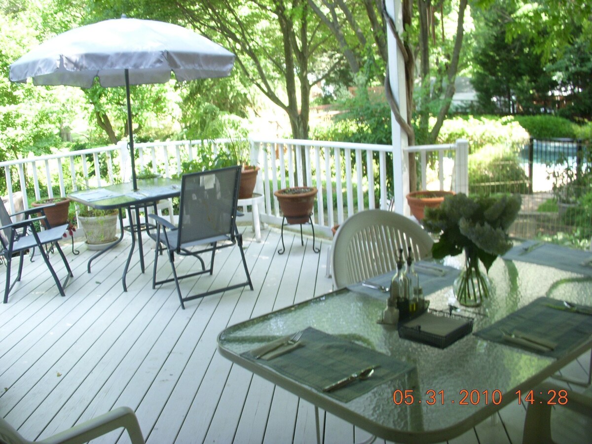 Beautifully Furnished Lrg Home inside beltway near NFATC, Pentagon & State Dept.