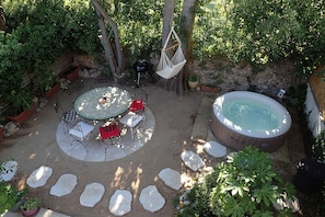 Agréable jardin ombragé.