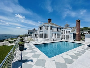 Pool overlooking ocean!