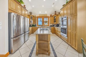 Surf or Sound Realty - 333 - Bramasole - Kitchen -1