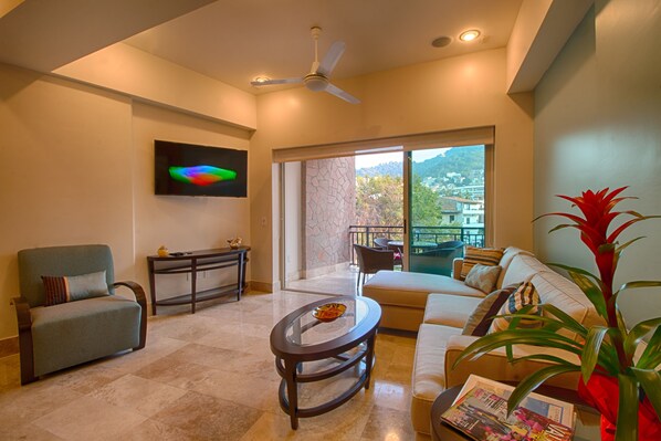 Spacious 941 sq ft one bedroom condo
