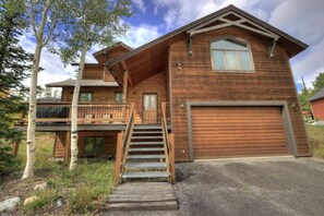 Welcome to Spring Beauty, a quaint 4 bedroom home in Wildernest, CO